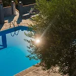 Hotel de apartamente Karmar Kato Korakiana