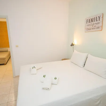 Apart Otel Karmar Kato Korakiana